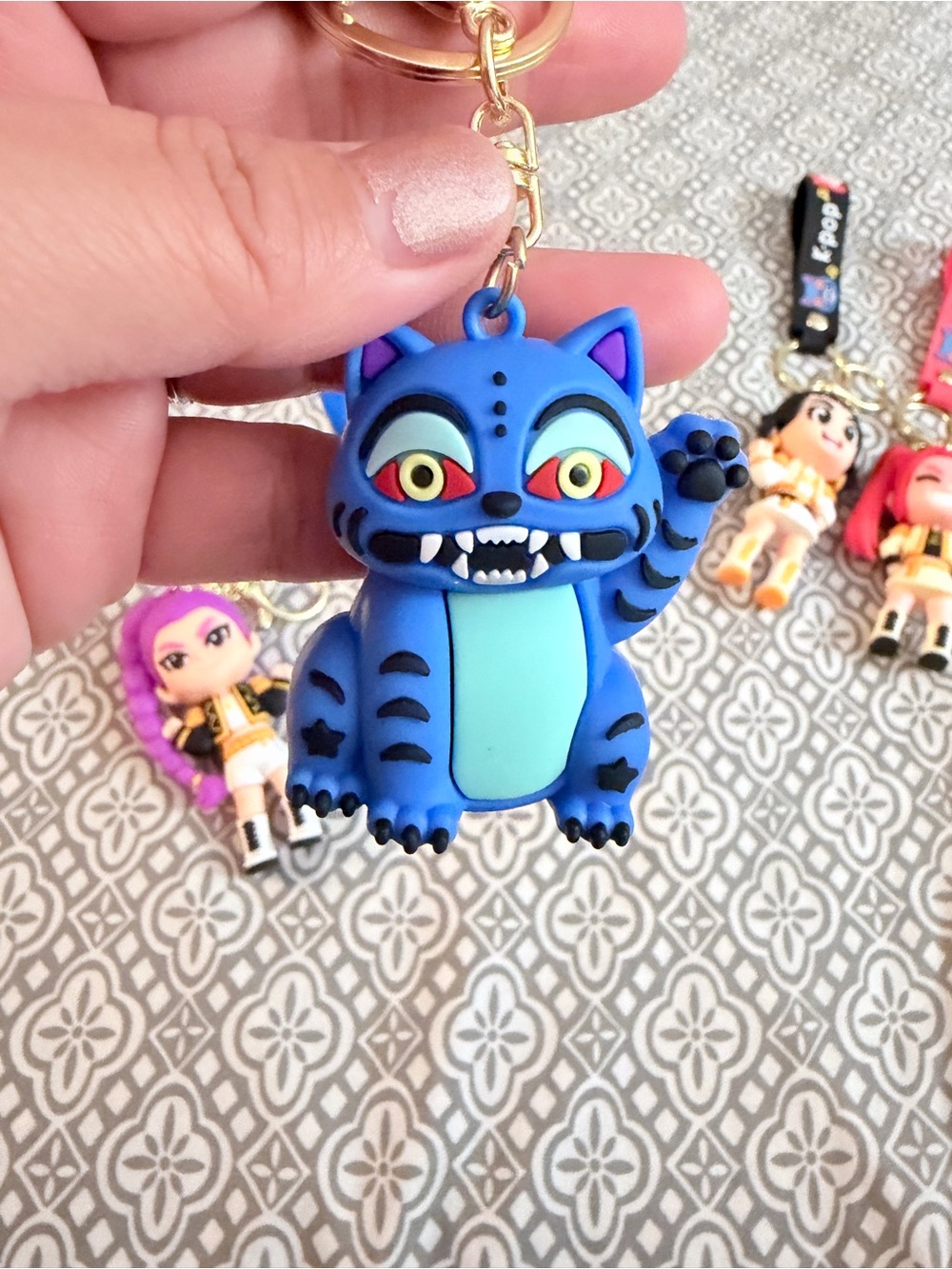 K-pop Character Keychain Set — Bright Blue, Purple, Black, Red - Picture 4 of 5
